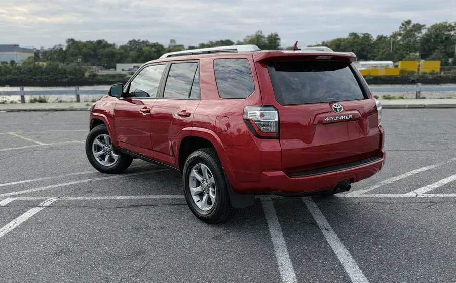 Toyota 4Runner rental photo 2